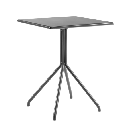 Lol - Petite table carrée...