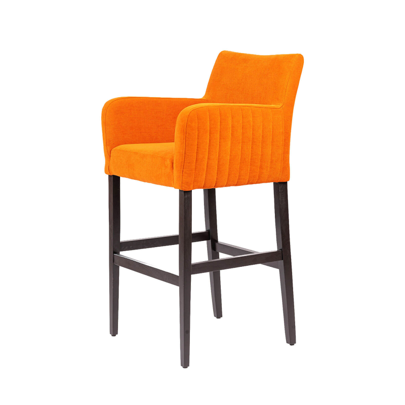 Moritz line - Tabouret de bar en tissu avec accoudoirs dos matelassé et pieds en bois
