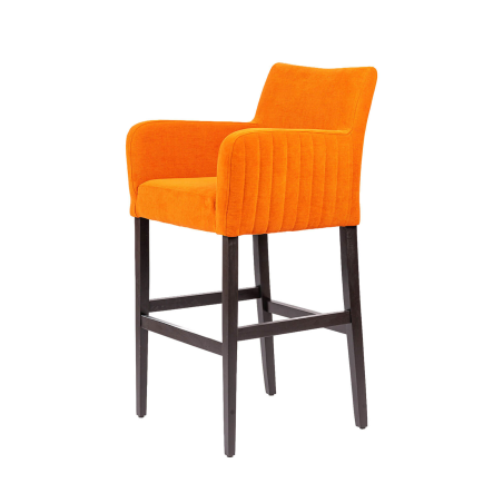 Moritz line - Tabouret de bar en tissu avec accoudoirs dos matelassé et pieds en bois