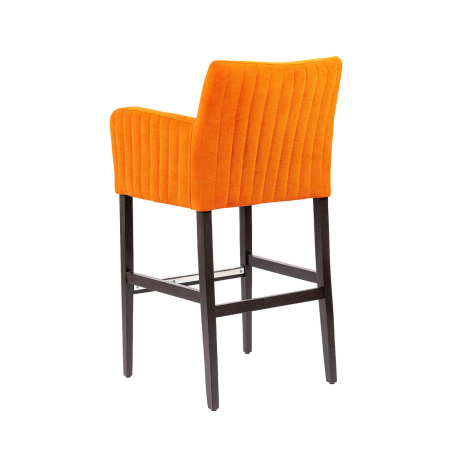 Moritz line - Tabouret de bar en tissu avec accoudoirs dos matelassé et pieds en bois