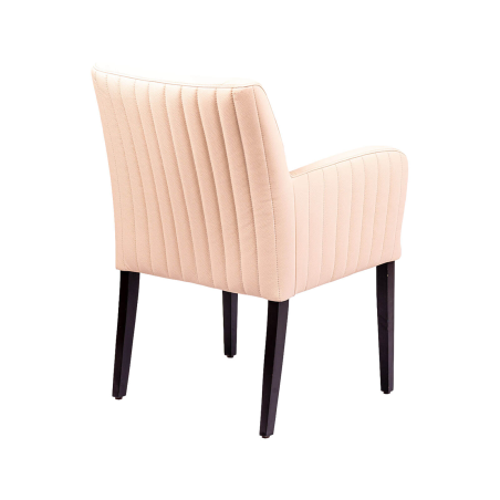 Moritz line - Fauteuil de salon confortable avec dos matelassé et pieds en bois