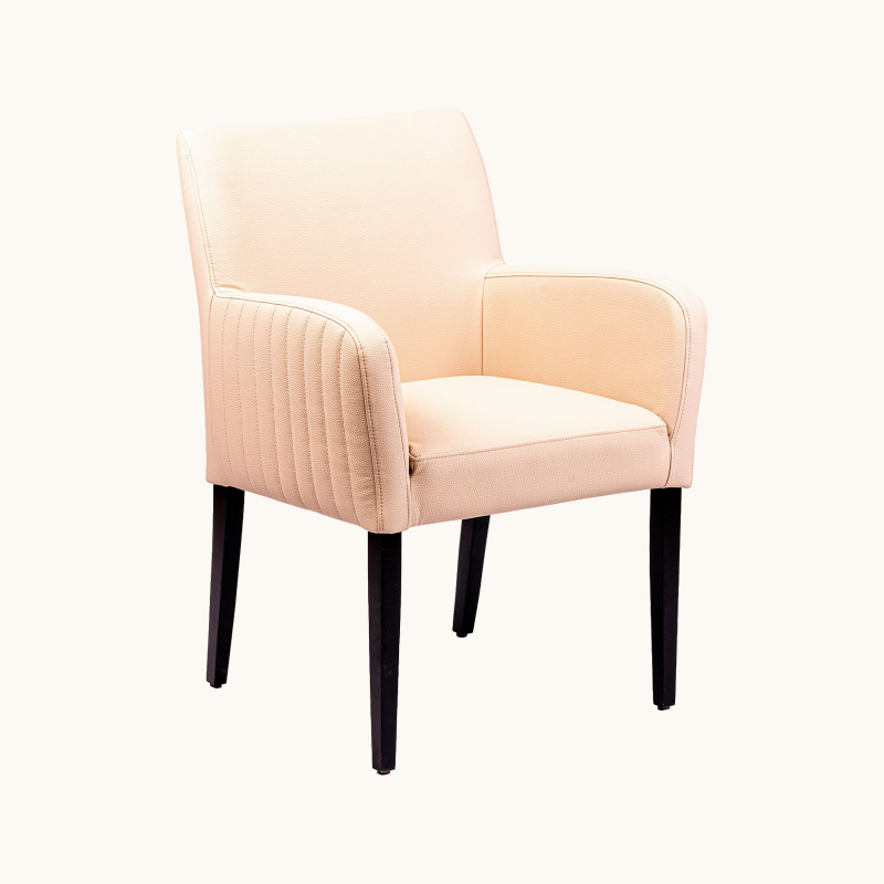 Moritz line - Fauteuil de salon confortable avec dos matelassé et pieds en bois