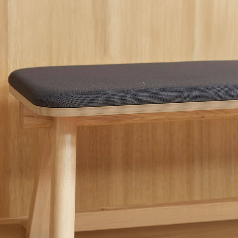 Chevron - Banc design en tissu et bois massif