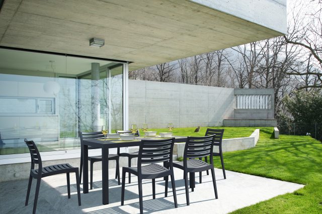 Comment bien entretenir votre mobilier de jardin en plastique ?