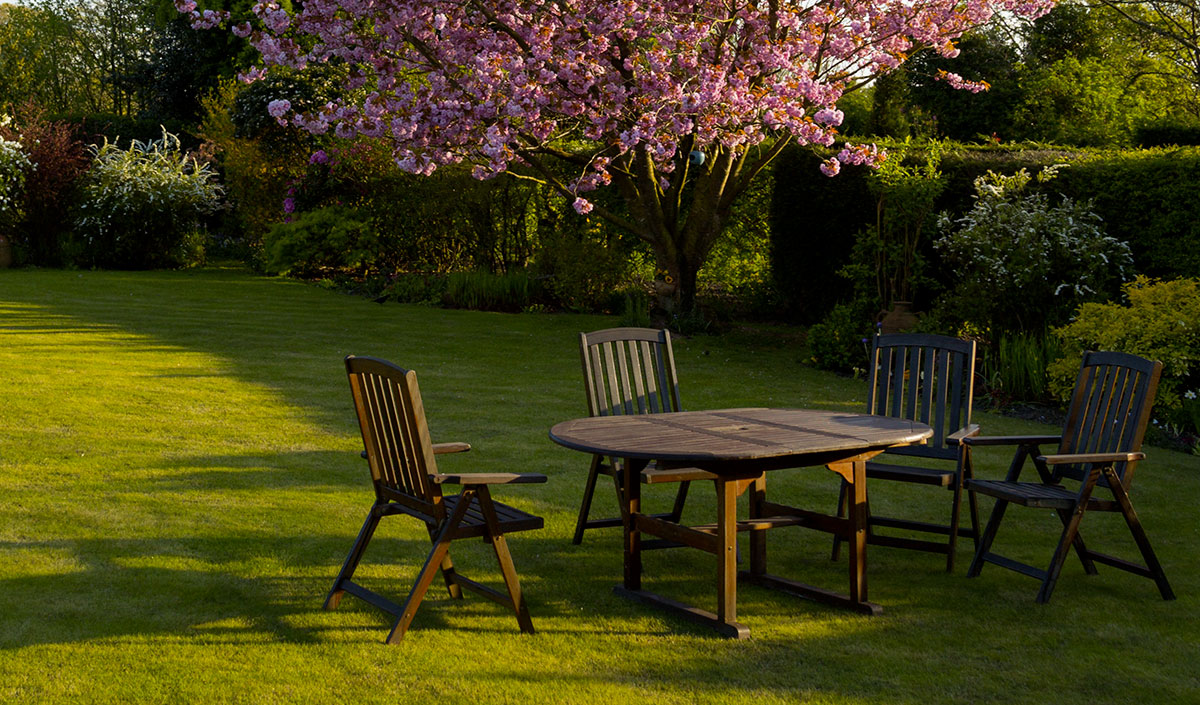 Comment Nettoyer les Coussins d'un Salon de Jardin ? SkyLantern