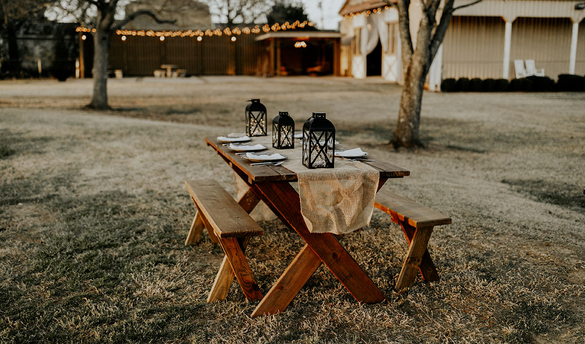 table de jardin en bois naturel