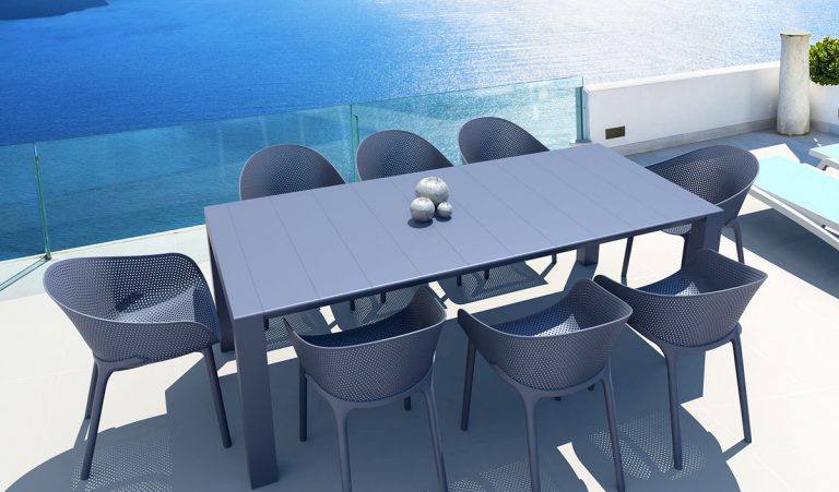 DIY : Comment peindre votre salon de jardin en plastique ? 4 PIEDS déco