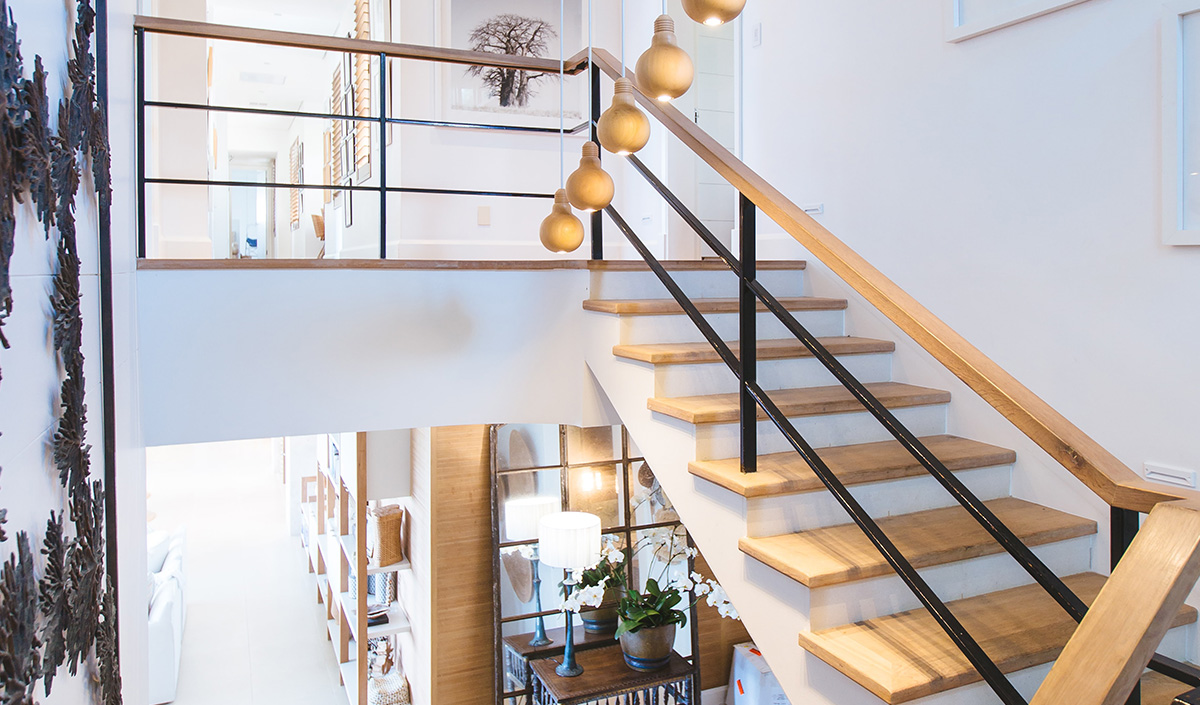 Maison bruxelloise : un intérieur design avec cet escalier style industriel