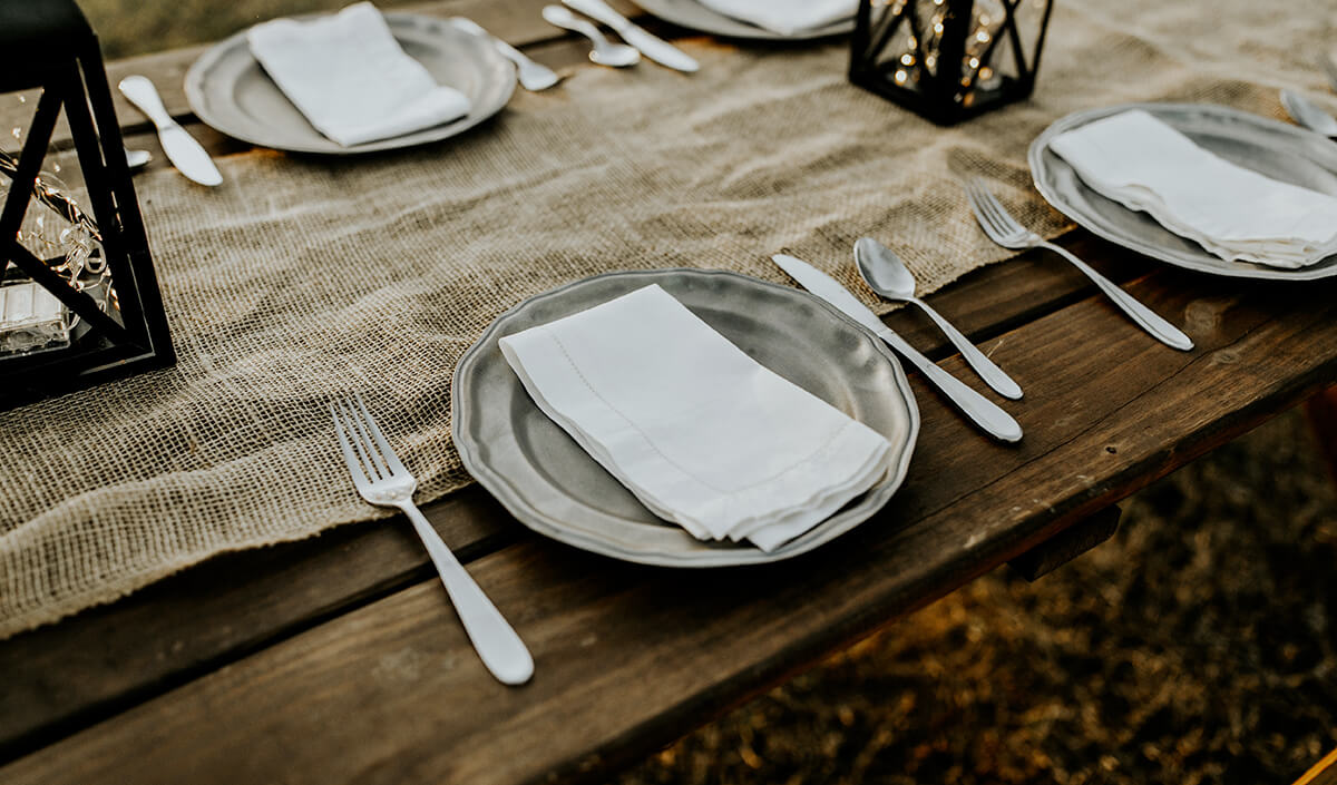 Table de Noël en bois : déco responsable