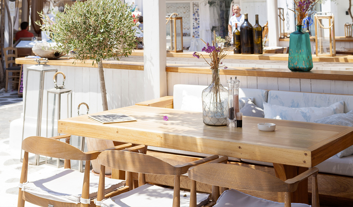 Plateau repas fait maison. Bois de pin huilé teck pour effet