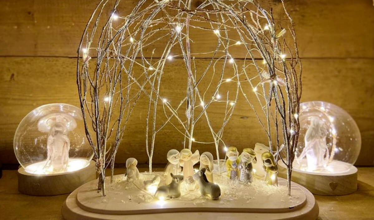 Crèche illuminée pour une décoration de Noël tendance 