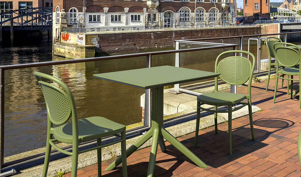 Ces chaises de balcon vont vous donner envie de farniente ! - Elle  Décoration