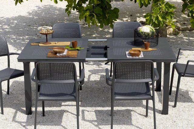 Quel plastique privilégier pour son mobilier de jardin ?