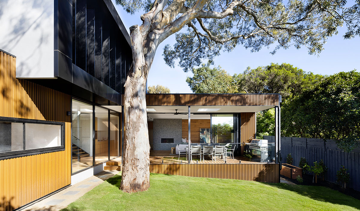 Jardin moderne avec terrasse en bois