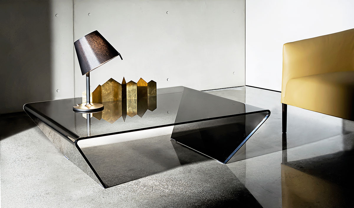 Table basse design en verre fumé transparent