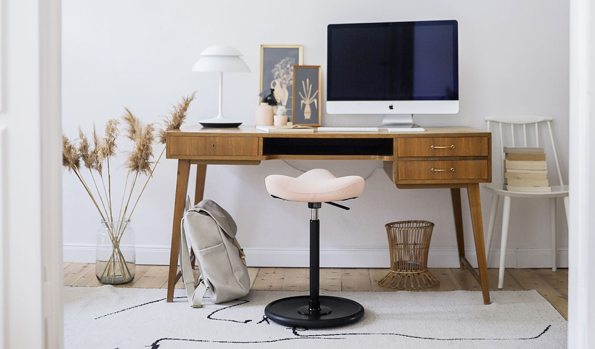 Tabouret confortable pivotant pour le bureau