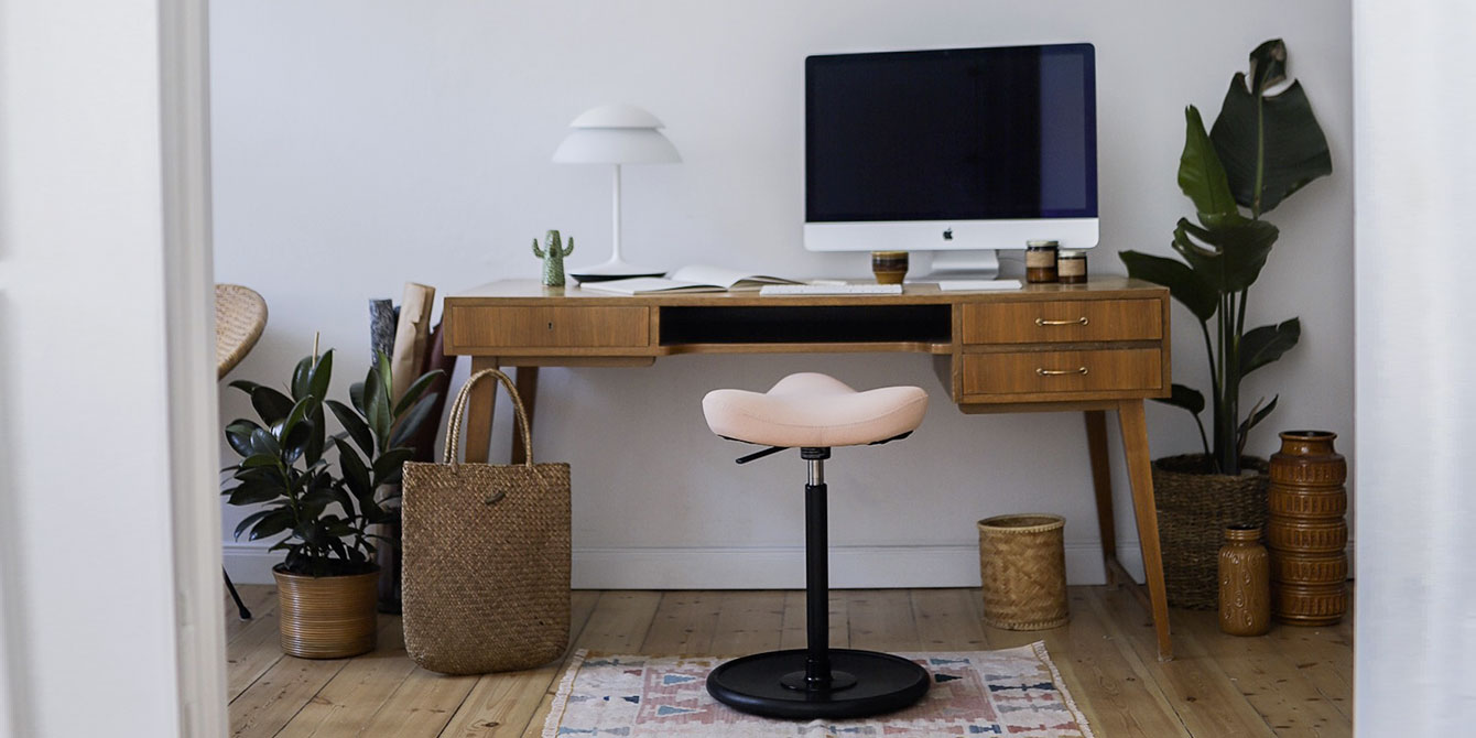 tabouret ergonomique selle réglable rose