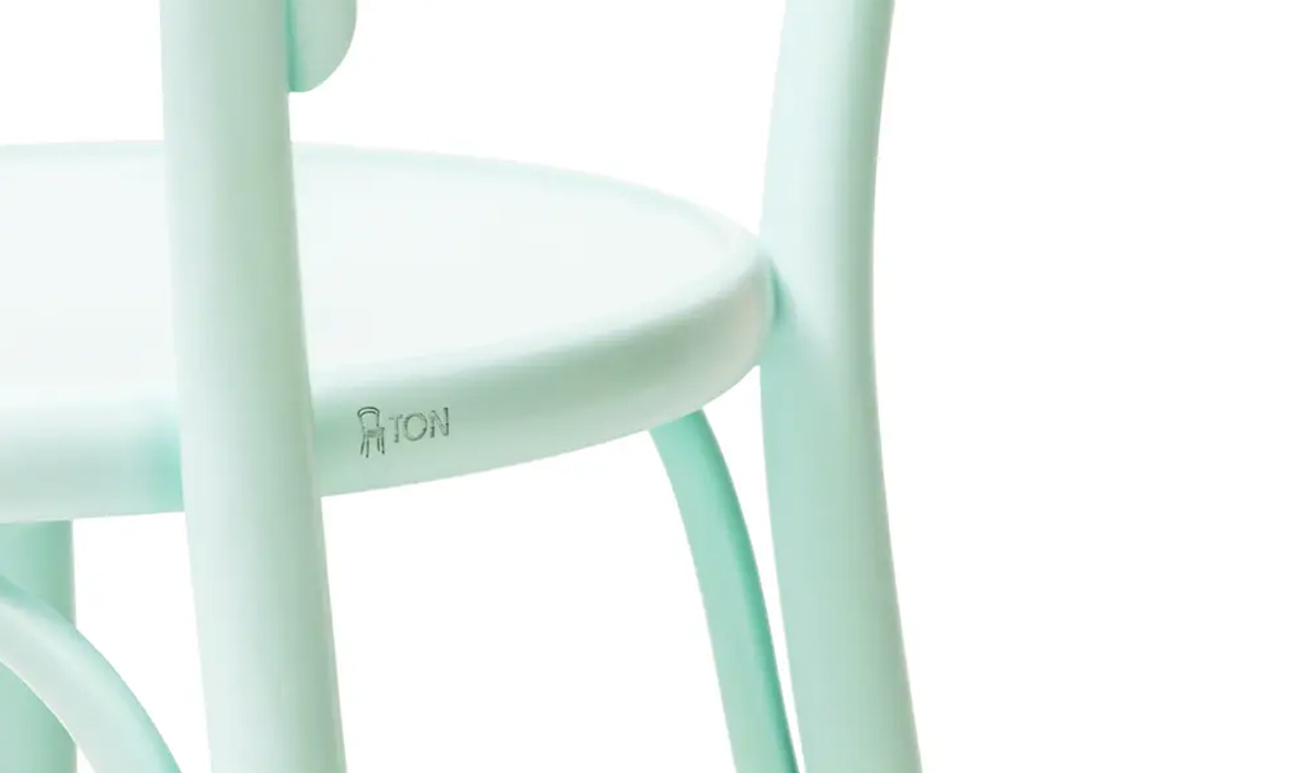 La marque de meubles Ton : fabricant de la chaise Thonet