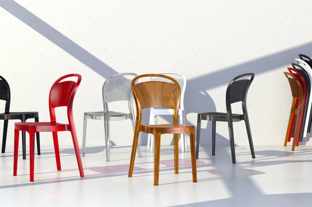 Comment préserver et nettoyer des chaises en plexiglas ?