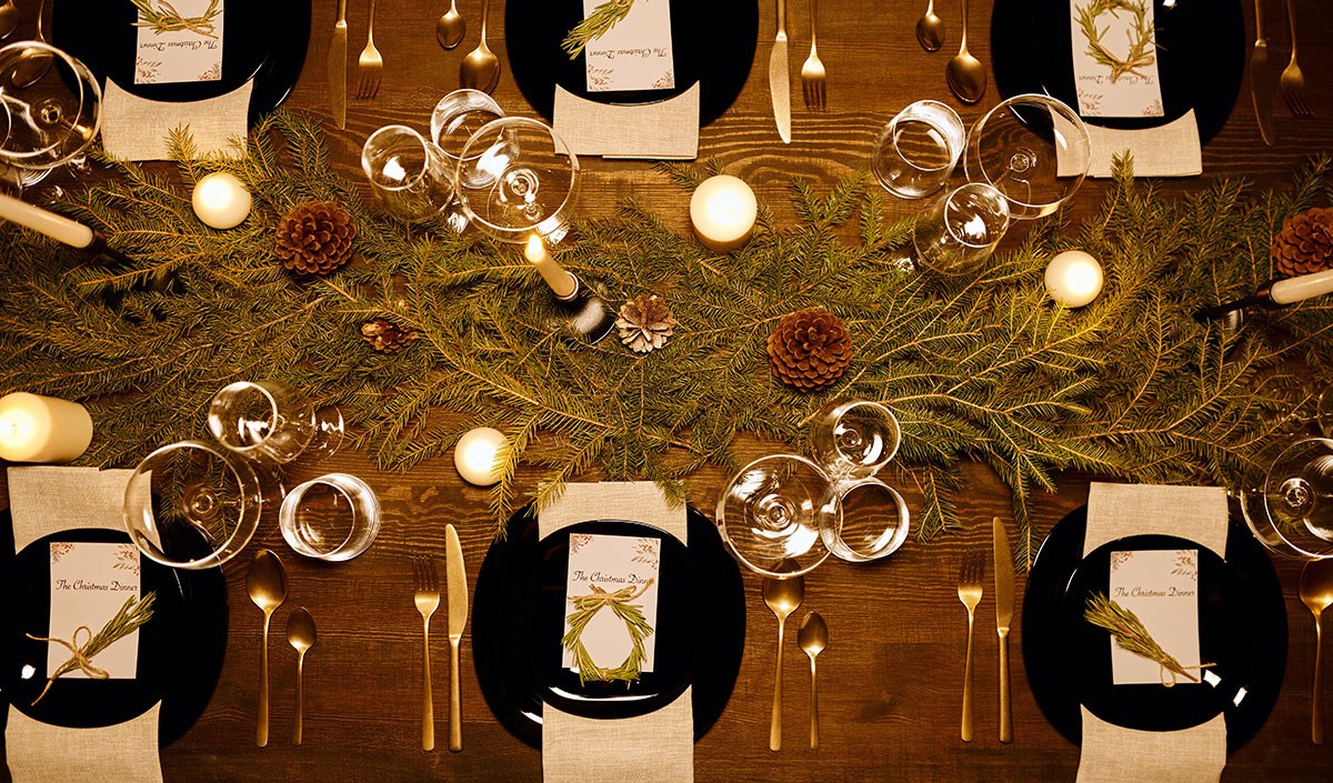 Accessoire déco de noël : branches et pommes de pin 