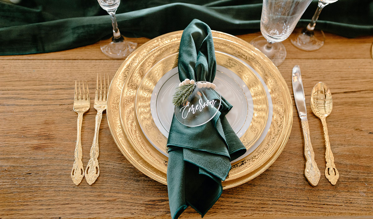 Table du nouvel an dorée : le chic et le glamour !