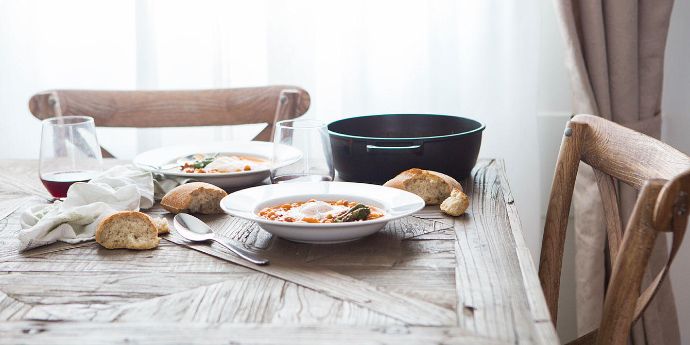 Comment imperméabiliser une table en bois contre l’humidité ? 4 Pieds déco