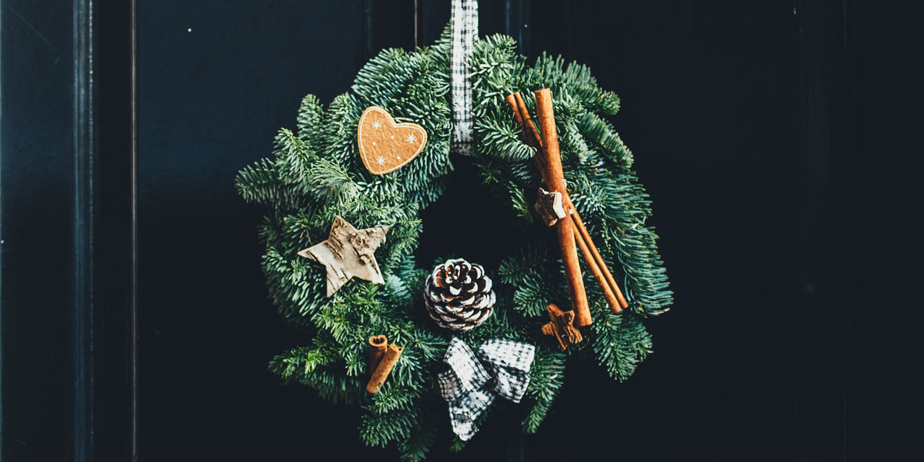 Couronne de noel porte d'entrée