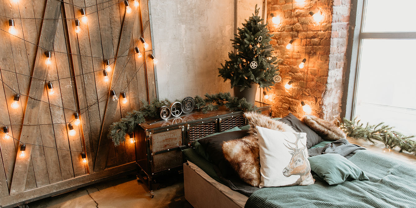 Noël : 48 bonnes idées pour décorer les fenêtres  Guirlande de lumières  pour chambre, Décoration fenetre, Illuminations de noël