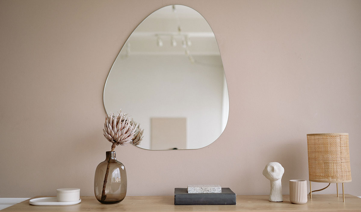 Le miroir : l'objet déco que l'on aime avoir dans un salon