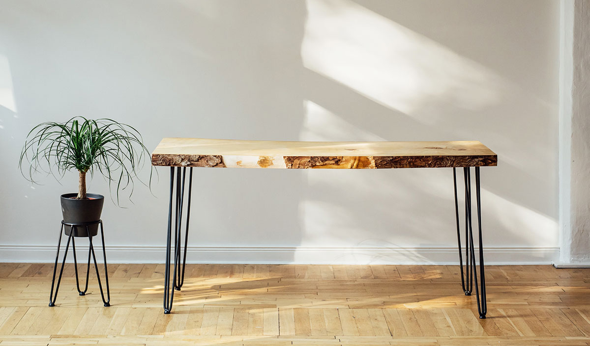 Table en bois brut