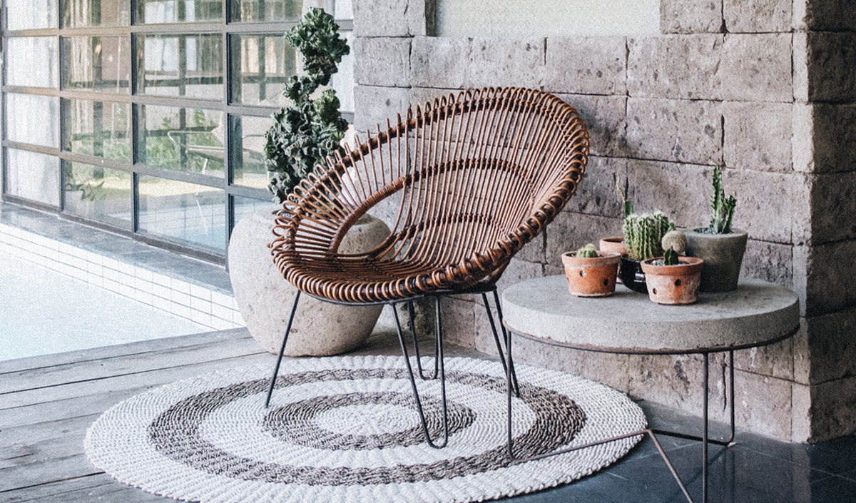 Décoration de jardin avec tapis en toile de jute