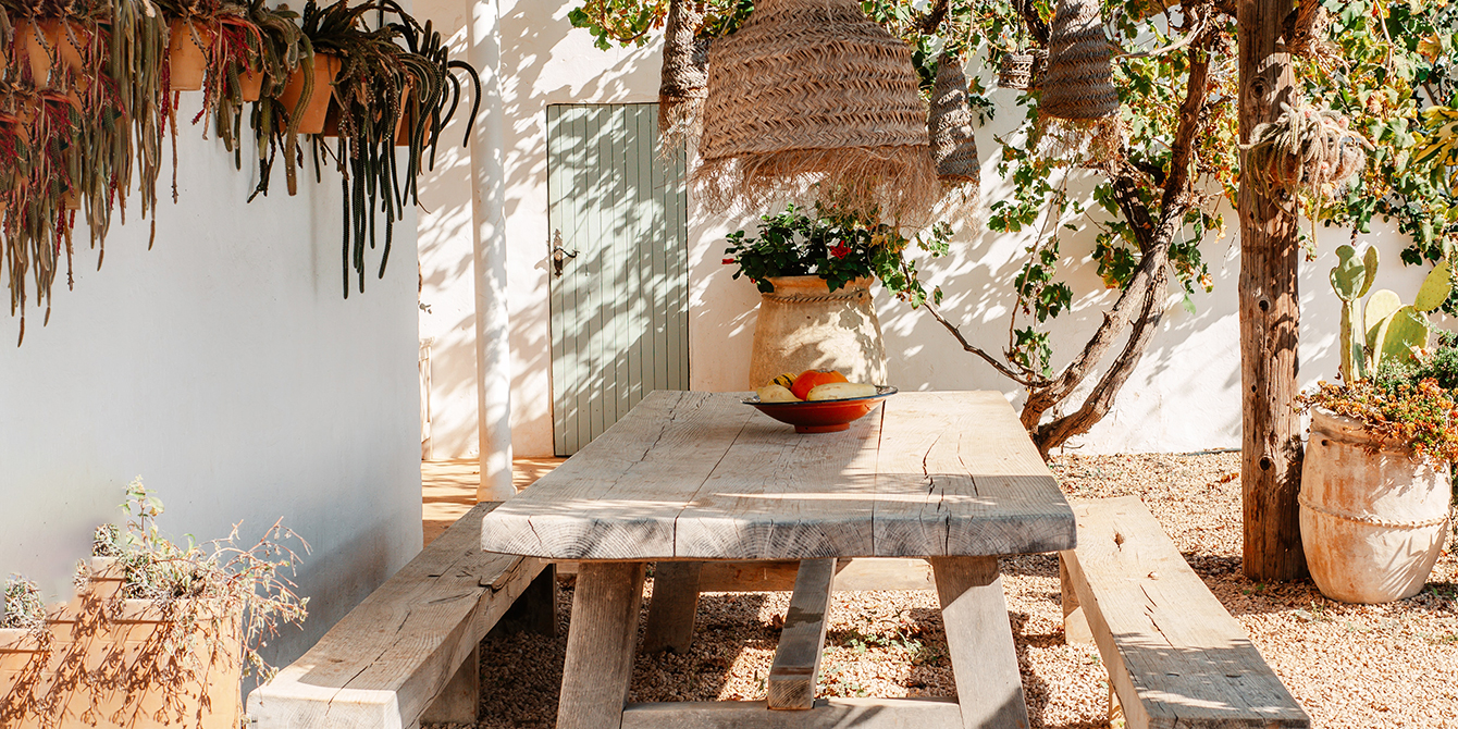 Banc de jardin en bois pour un extérieur champêtre