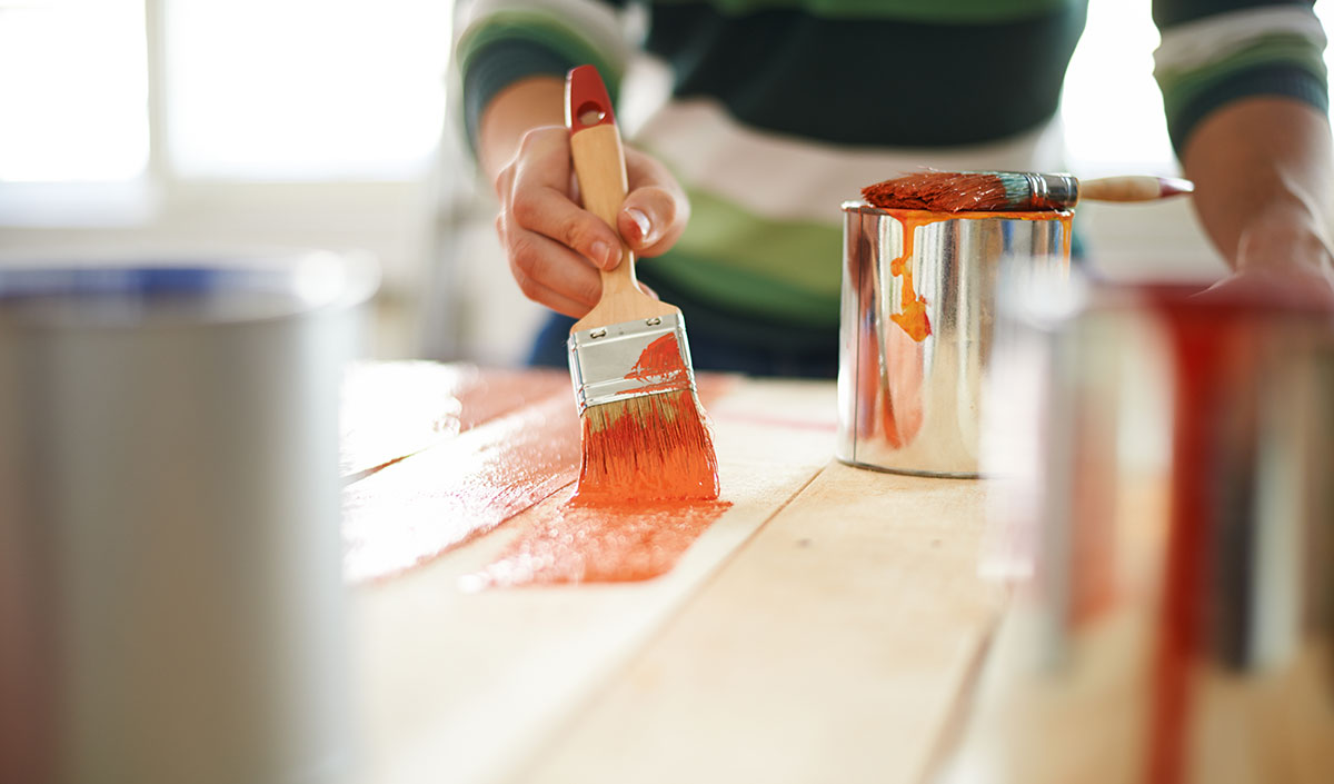 Appliquer deux couches de peinture sur vos meubles de cuisine