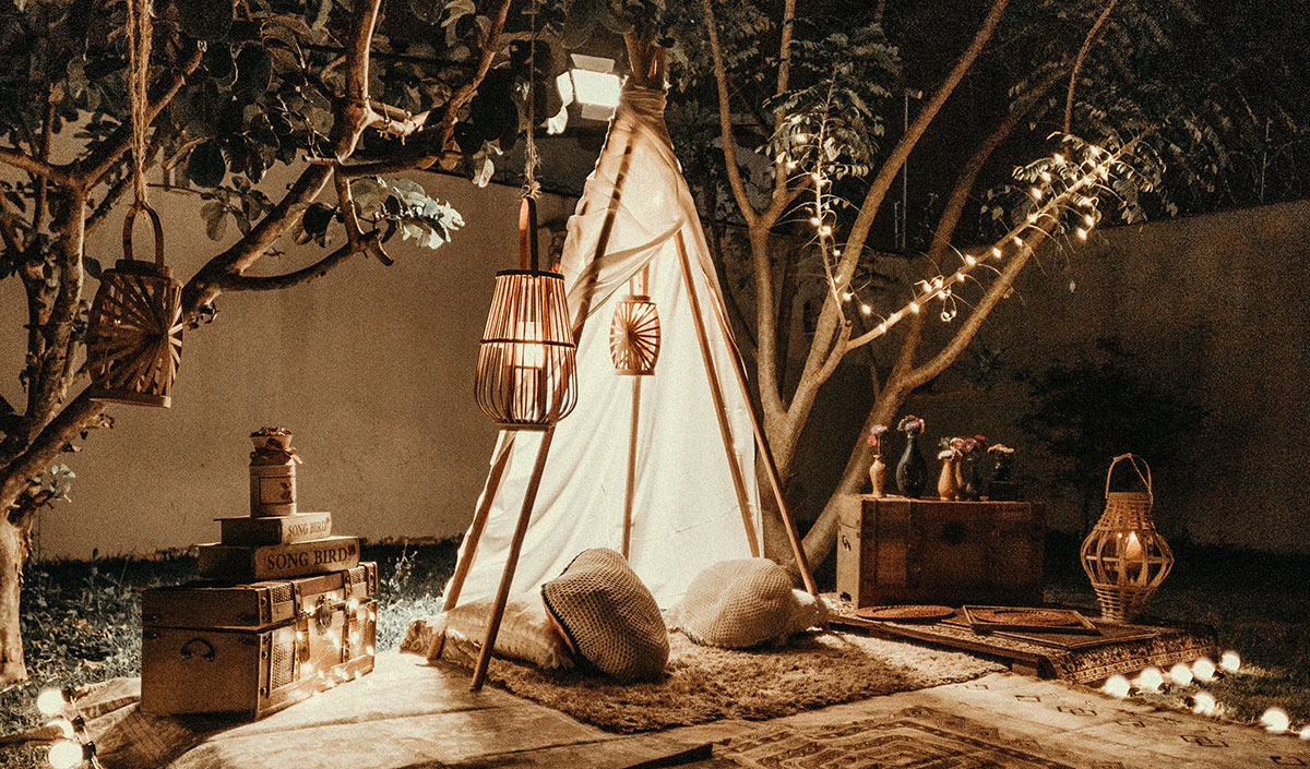 Idée déco originale pour le jardin : la tente ou le tipi en extérieur