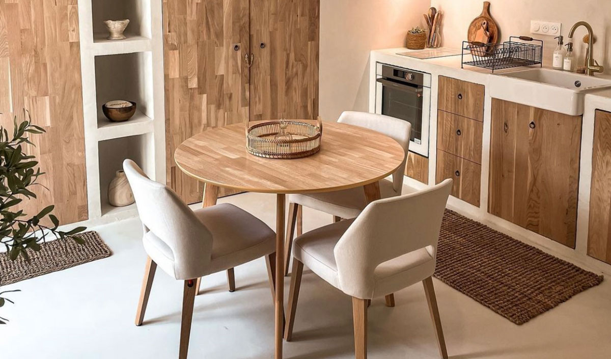 Séjour cuisine avec des chaises 4 Pieds de l'influenceuse déco Instagram home by Charline