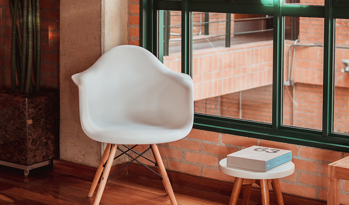 fauteuil scandinave en plastique pour le salon