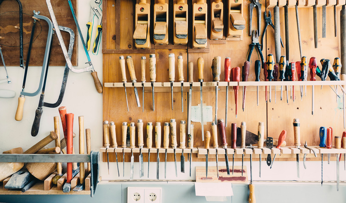 Outils pour poncer meuble en bois