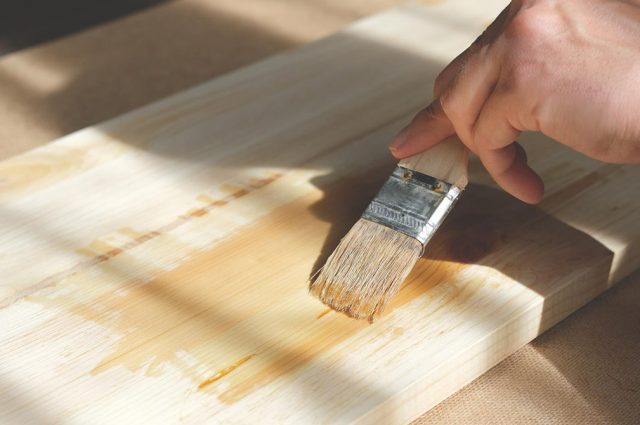 Comment huiler un meuble en bois ?