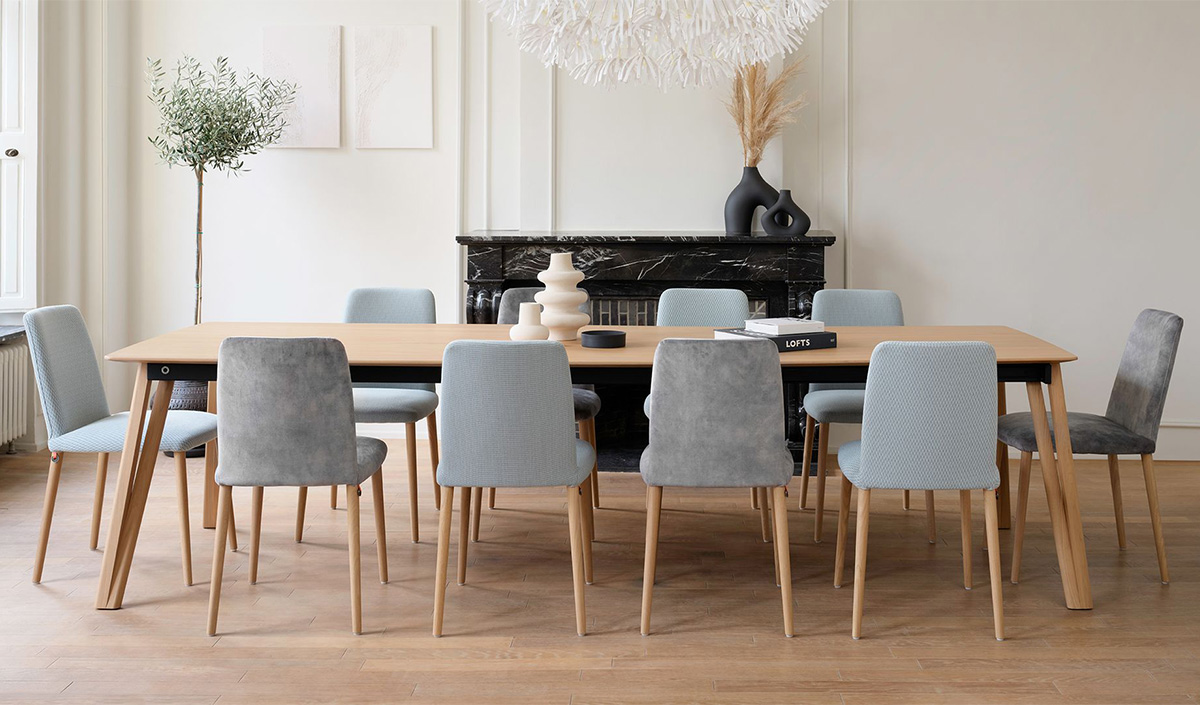 Grande table en bois naturel pour sa décoration d'automne