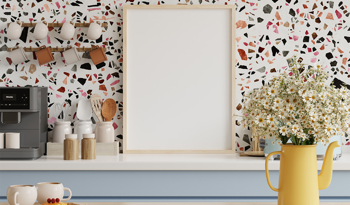 Mur avec papier peint à motif tacheté effet terrazzo