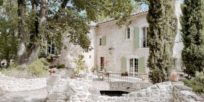 Maison provençale : visite déco d'un ancien moulin en pierre
