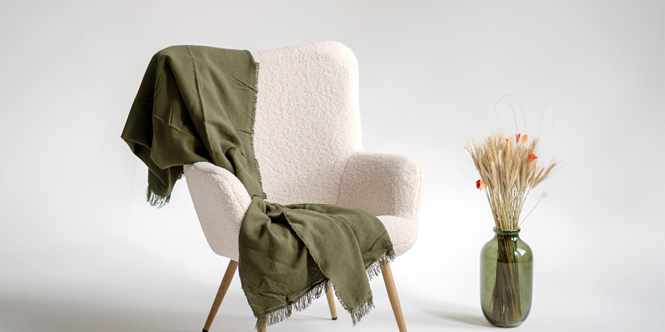 La laine bouclée : la tendance déco de l’hiver !