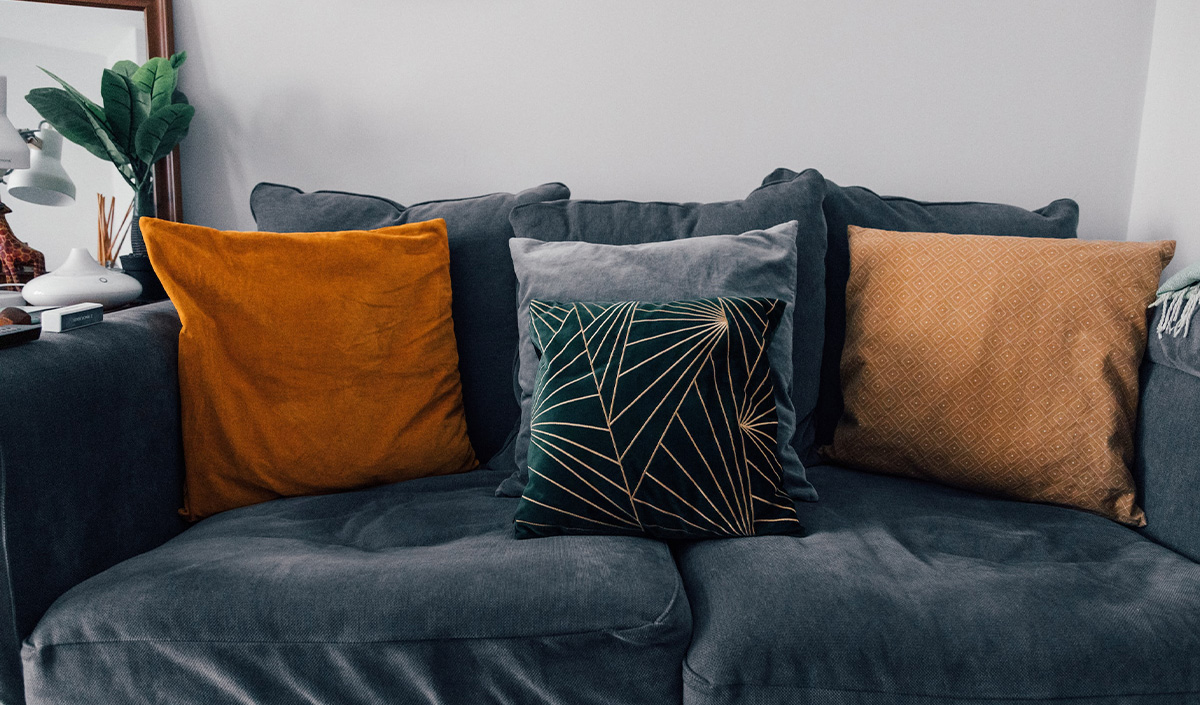 Utiliser le tissu à motif géométrique dans la décoration du salon