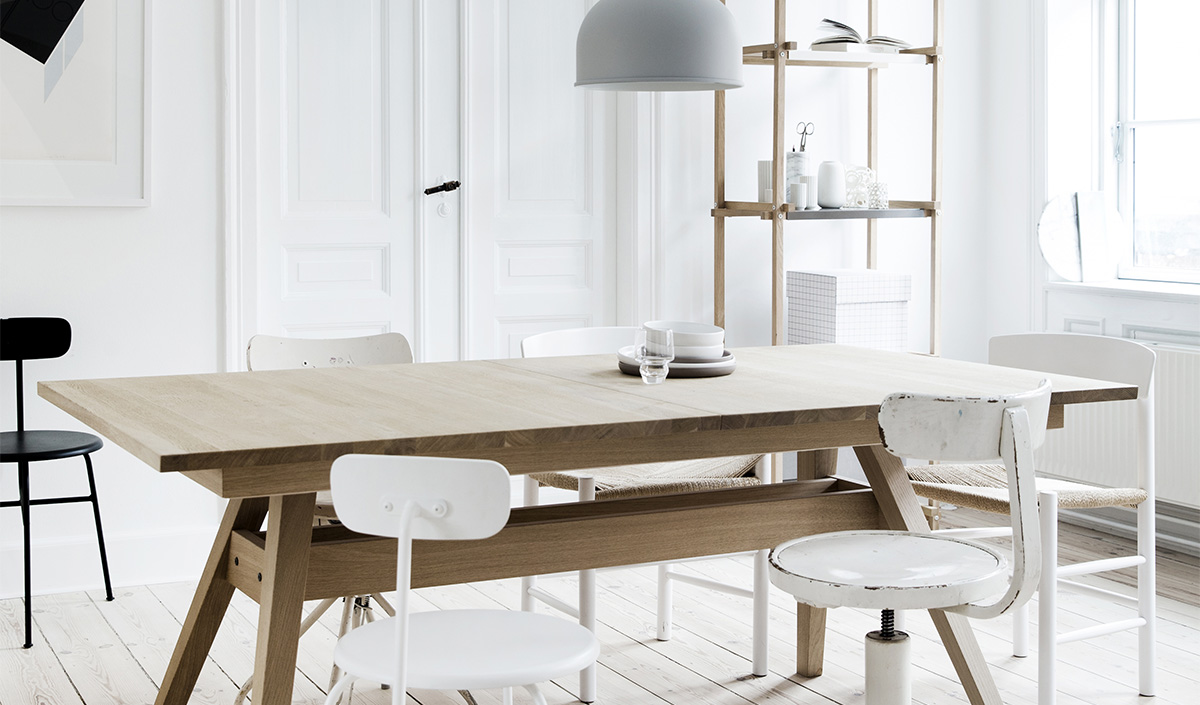 Comment nettoyer une table en bois brut ? 