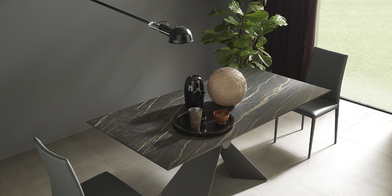 Une table en céramique doit-elle être protégée ?