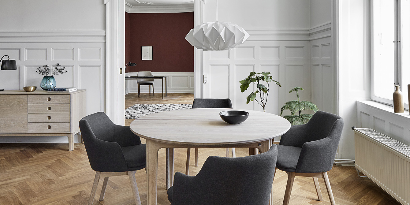 Comment nettoyer une table en bois brut efficacement ? 4 PIEDS déco