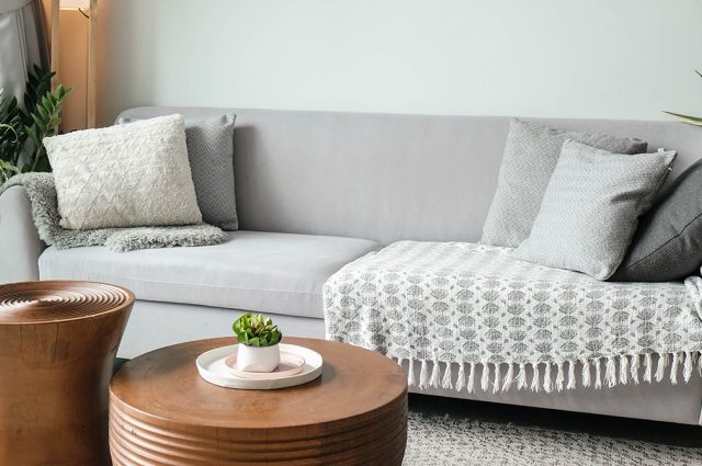 22 coussins tendance pour décorer un fauteuil ou un canapé