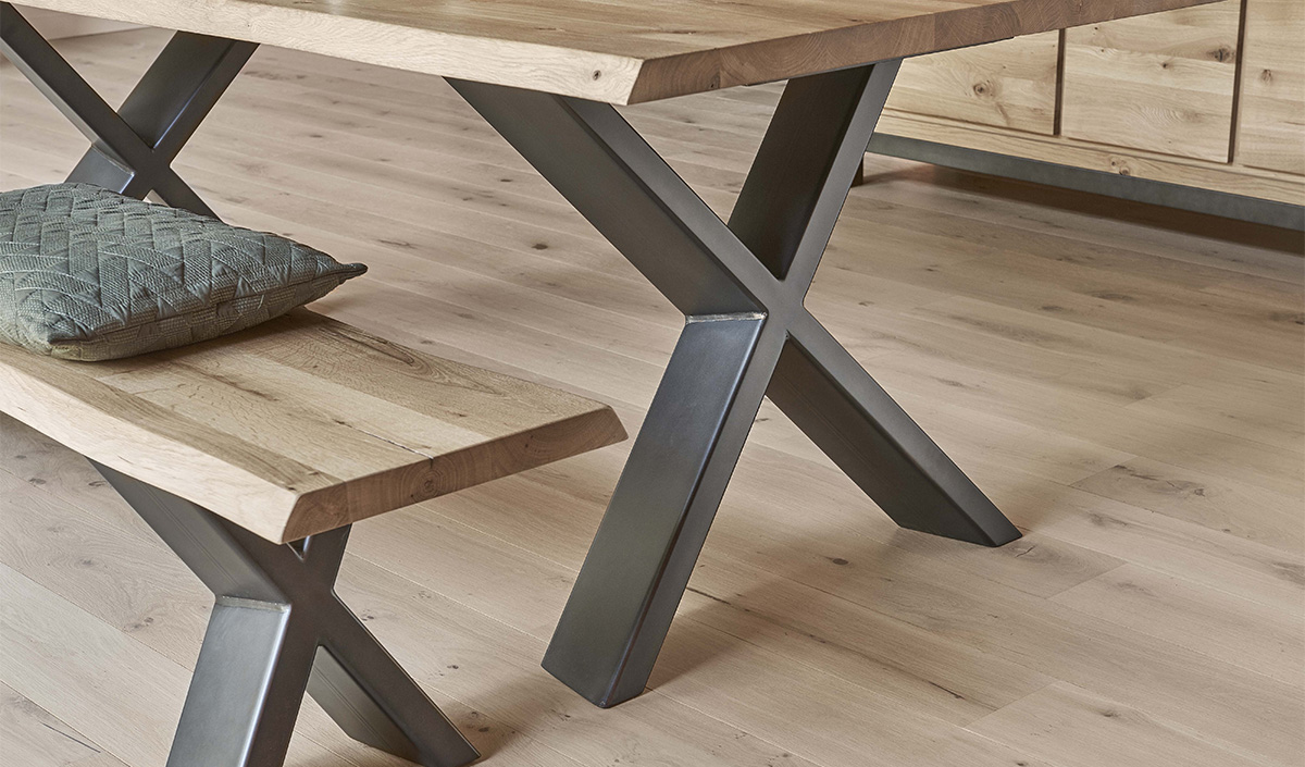 Banc en bois et métal massif avec table industrielle