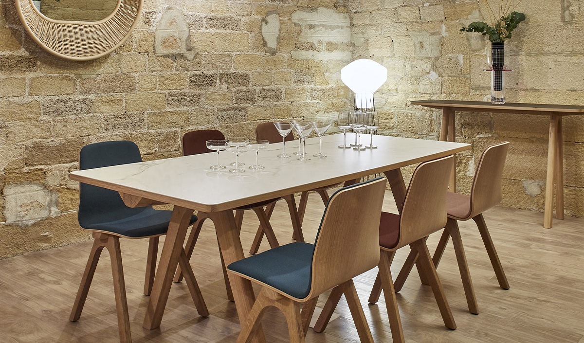 Quelle chaise en bois choisir pour une table à manger industrielle