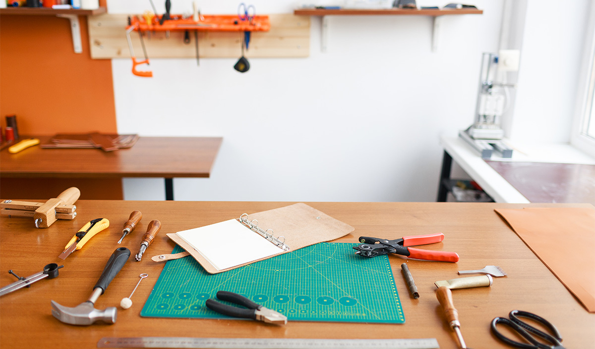 Quels outils pour recouvrir un tabouret ? 